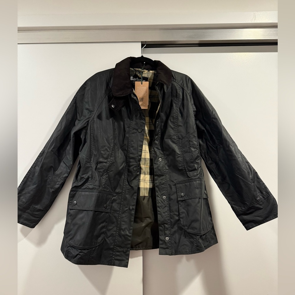 NWOT Barbour Beadnell Waxed Jacket Sage color with brown collar size 12